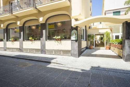 www.casthotels.com