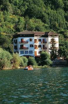 www.hotelacquevivescanno.com