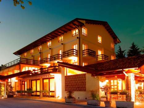 www.albergocostantini.com