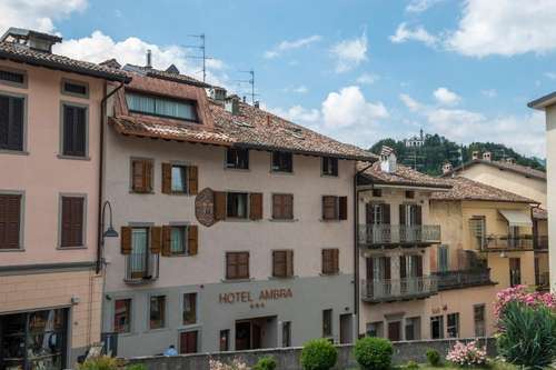 www.hotelambraclusone.com
