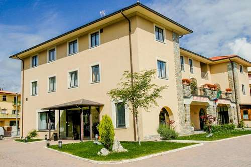 www.hotelsantostefanoarezzo.it