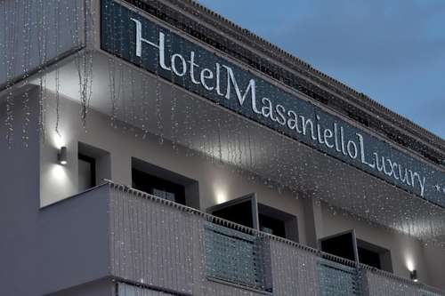 www.hotelmasaniello.com