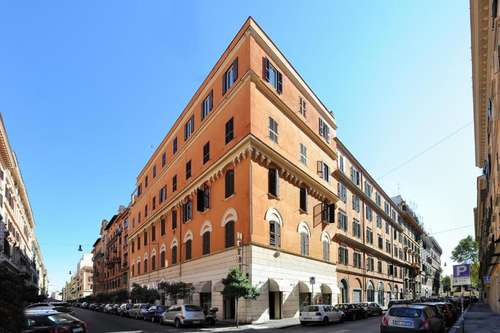 www.apogia-lloyd-rome.com
