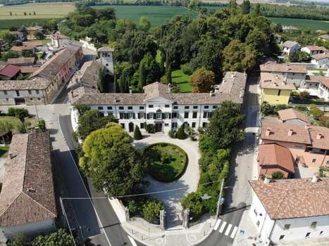 www.villaditissano.it