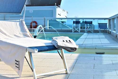 www.villamarericcione.it