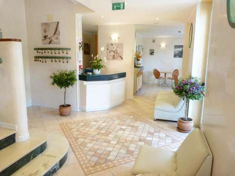 www.hotelmonti.com