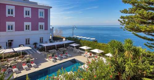 www.villagardenhotel.com