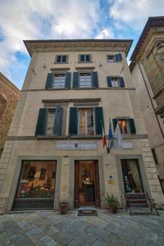 www.hotelloggedeimercanti.it
