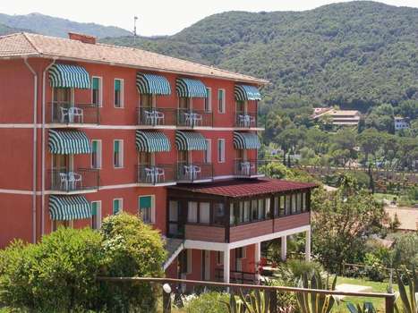 www.hotellafeluca.it