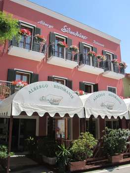 www.hotelsilvestrino.it