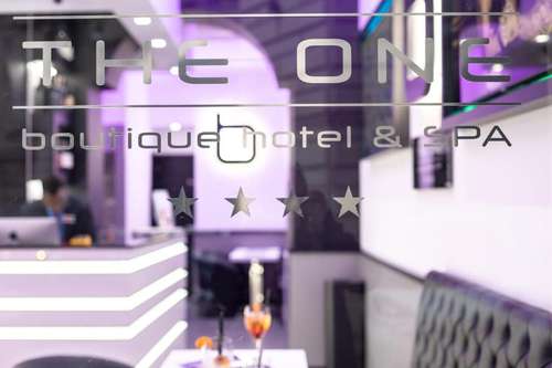 www.theoneboutiquehotel.com