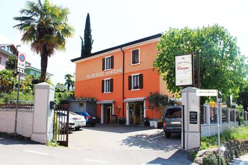 www.albergovarone.com