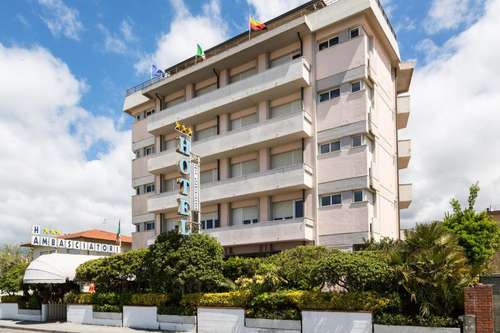 www.hotelambasciatoriversilia.it