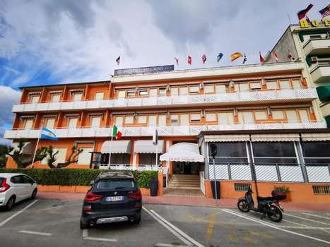 www.hotelmilaniversilia.it