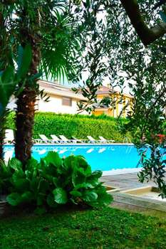 www.hotelsangiorgioriva.eu
