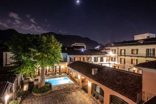 www.hotelduecorti.com