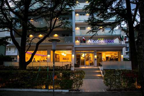 www.hotelalbatrosjesolo.com