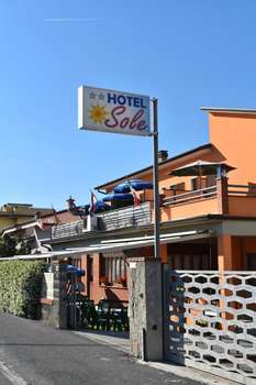 www.hotelsolemassa.com