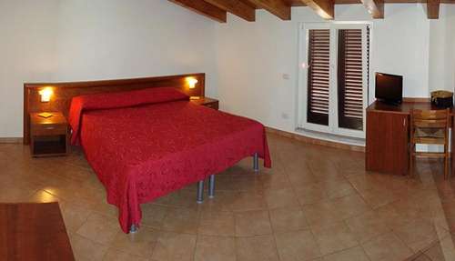 www.albergoanticaluni.it