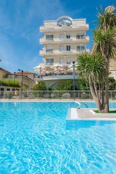 www.larosahotel.com