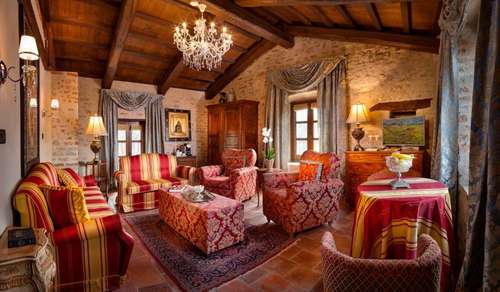 www.hotelcastellodisinio.com