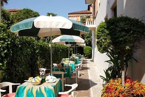 www.hotelslucia.com