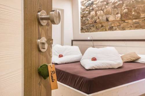www.hotellasorgente.info