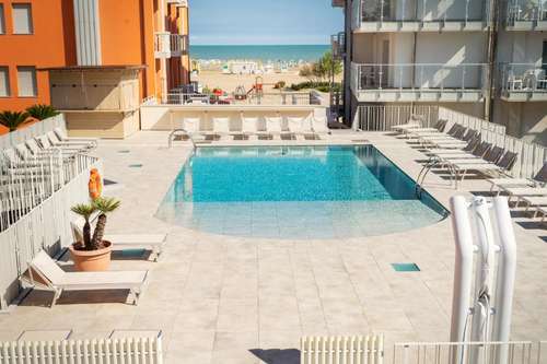 www.hotelserenacaorle.com