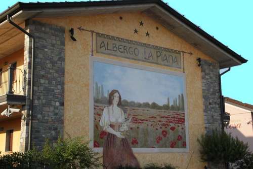 www.albergolapiana.com