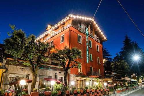 www.hotelfirenzefanano.com
