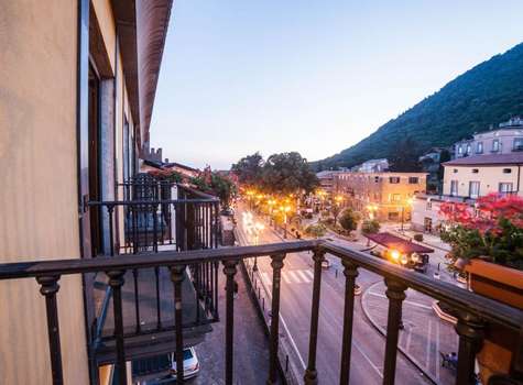 www.roccamonfinapalacehotel.com