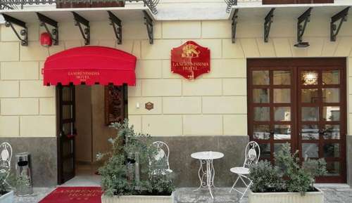 www.laserenissimahotel.it