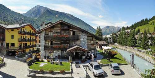 www.hotelbellevuechampoluc.com