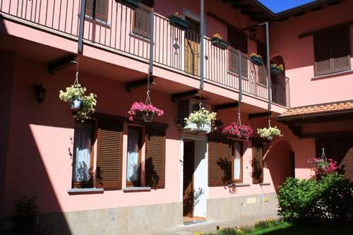 www.lacortealbergo.it
