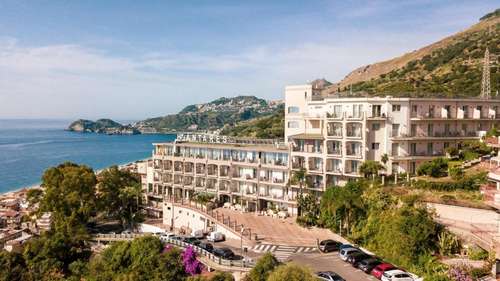 www.hotelantaresletojanni.it