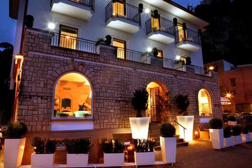 www.leancorehotel.com