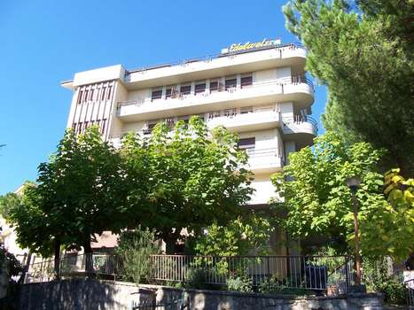 www.hotelvillaedelweiss.it