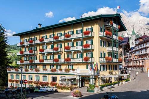www.hotelvictoriacortina.eu
