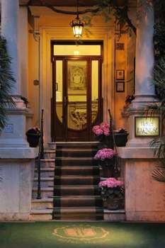 www.hotelfarnese.com