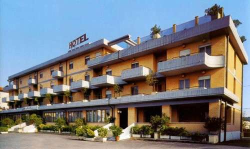 www.hotelsancrispino.it