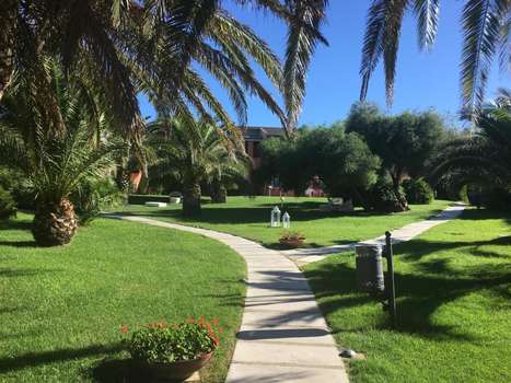 www.hotelcalarosa.it