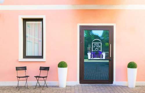 www.hotelcatron.com