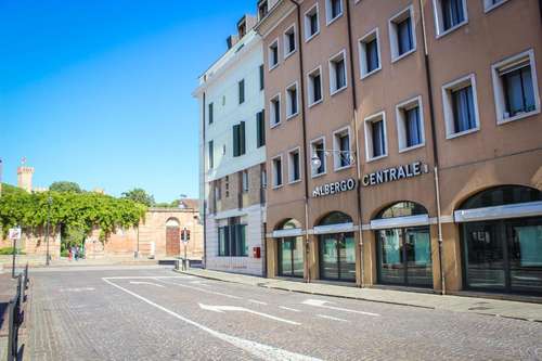 www.hotelcentraledeste.com