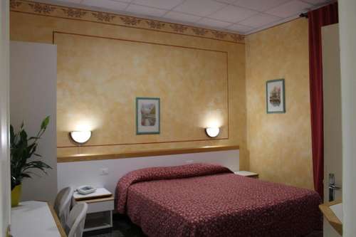 www.hotelagnellodoro.it