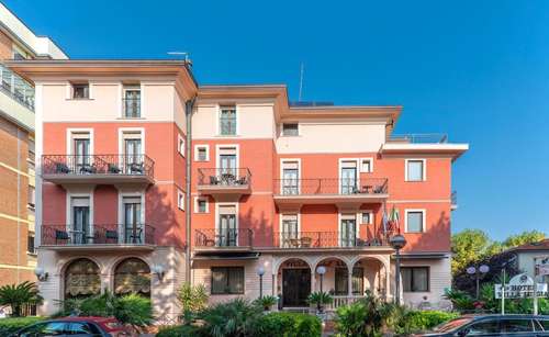 www.hotelvillaluigia.com