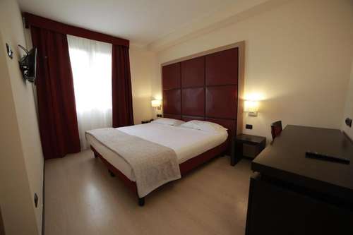 www.hotelalbareggioemilia.it