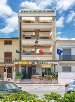 www.hotel-lavelaversilia.it