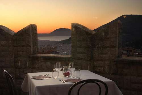 www.hotelcastellodigiuliano.it