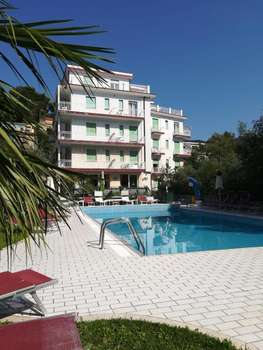 www.hotelgarden-alassio.it