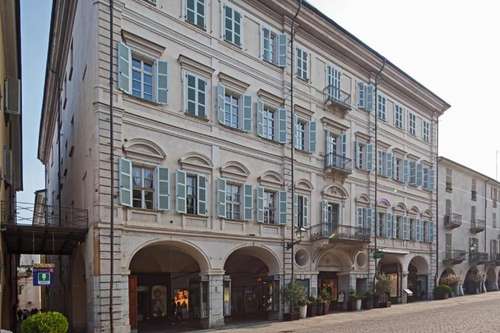 www.palazzolovera.com